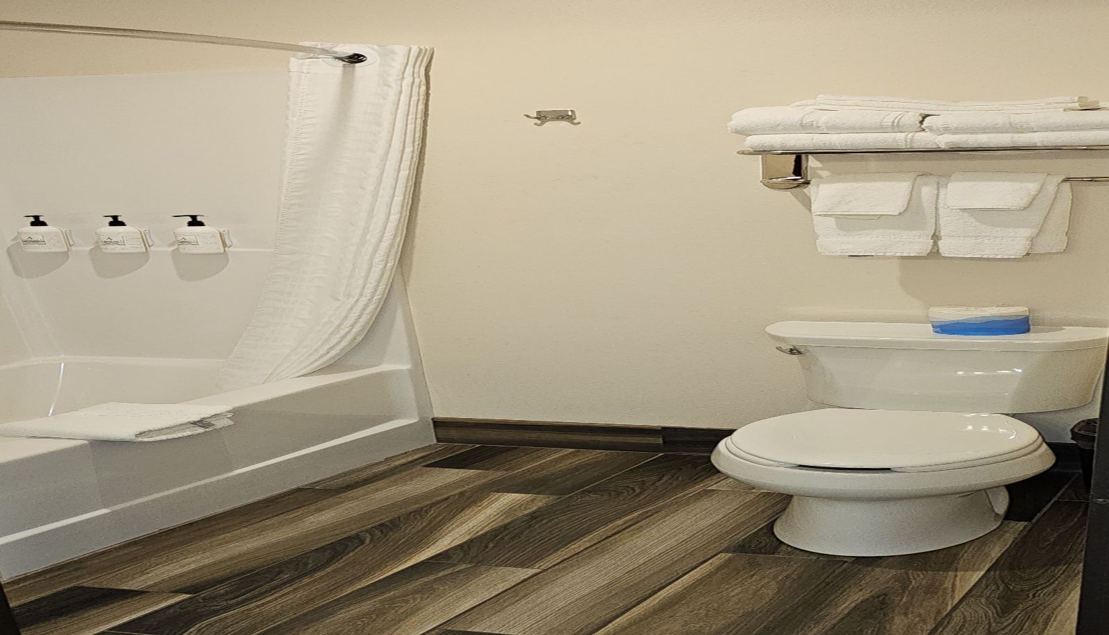 Room - Cobblestone Inn & Suites - Manchester