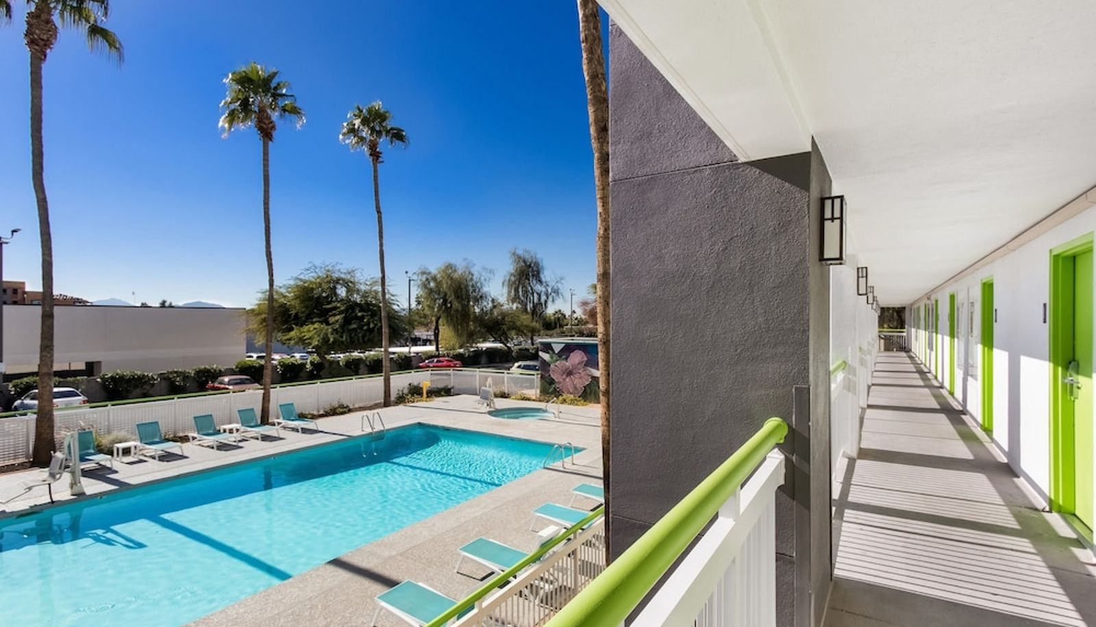 Piscina - Revival Scottsdale Studios