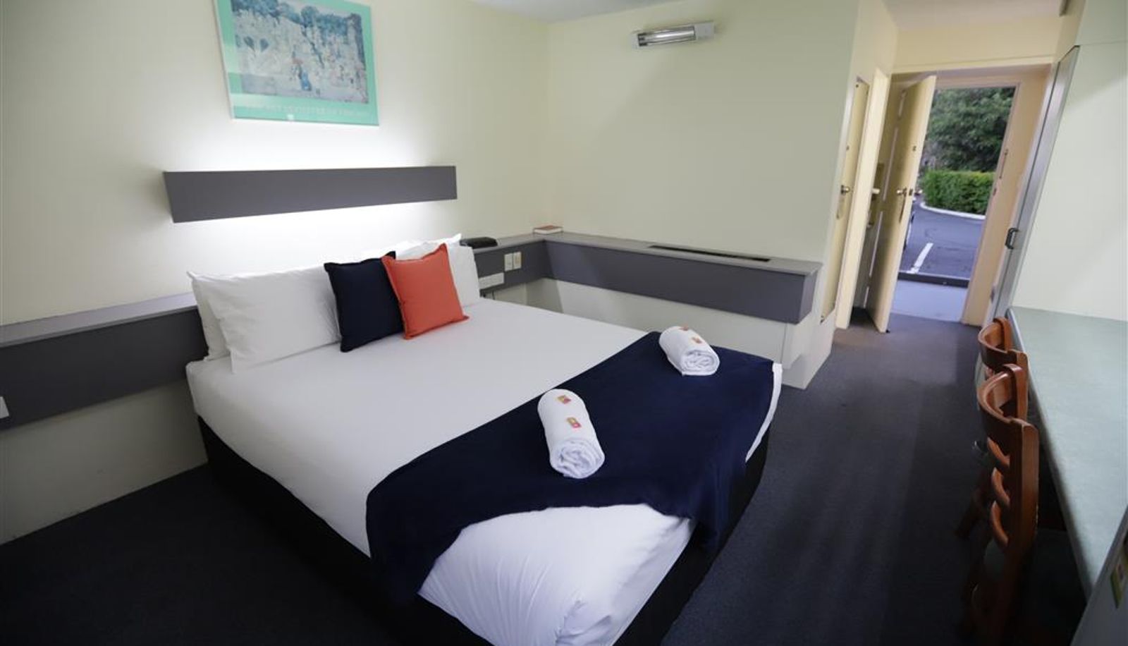 Room - Emerald Central Hotel
