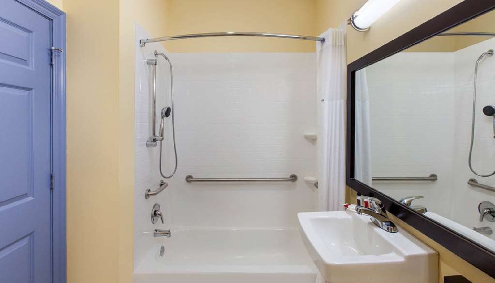 Room - Days Inn by Wyndham Baton Rouge Airport