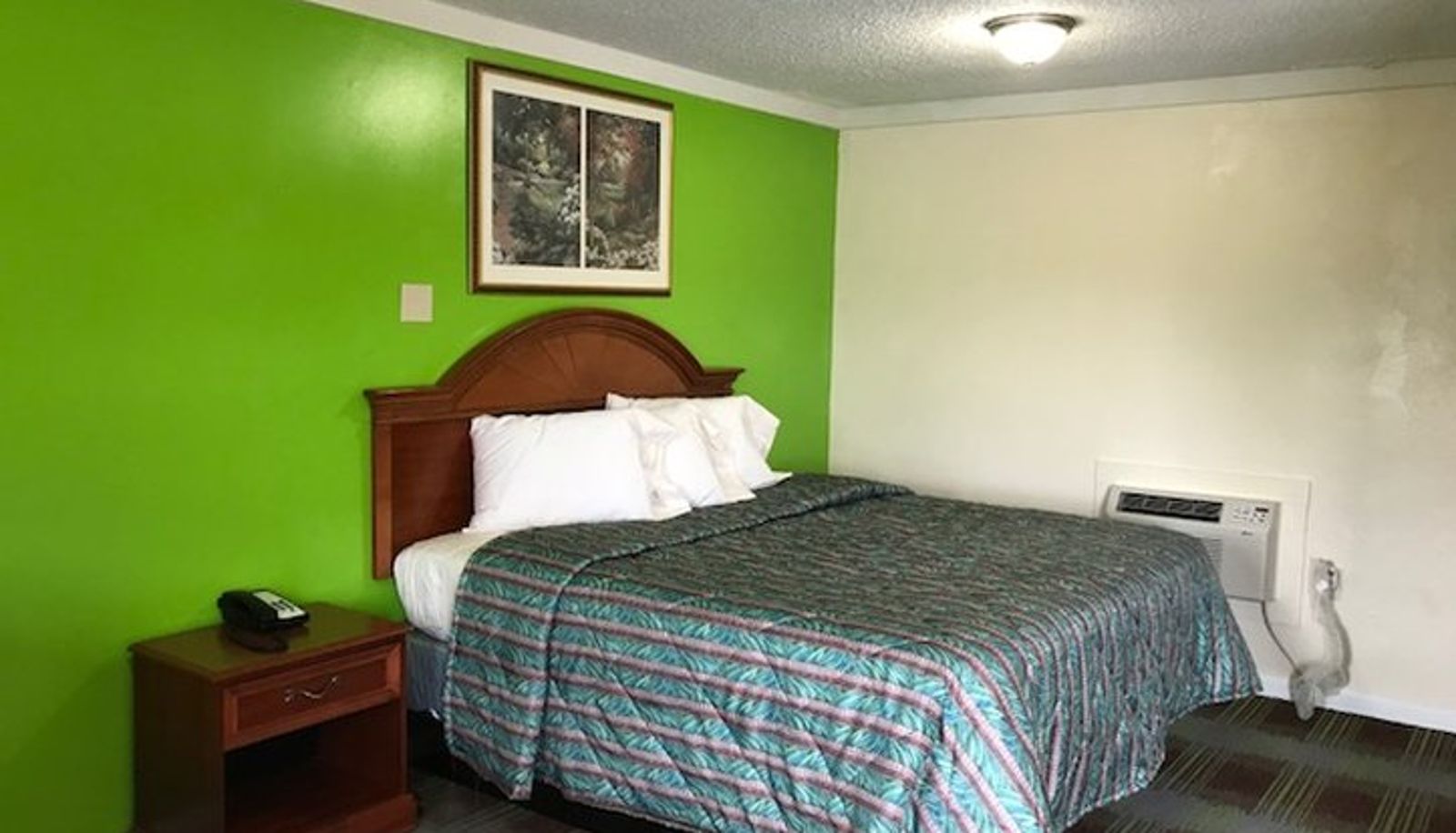 Room - Scottish Inns Stone Mountain GA