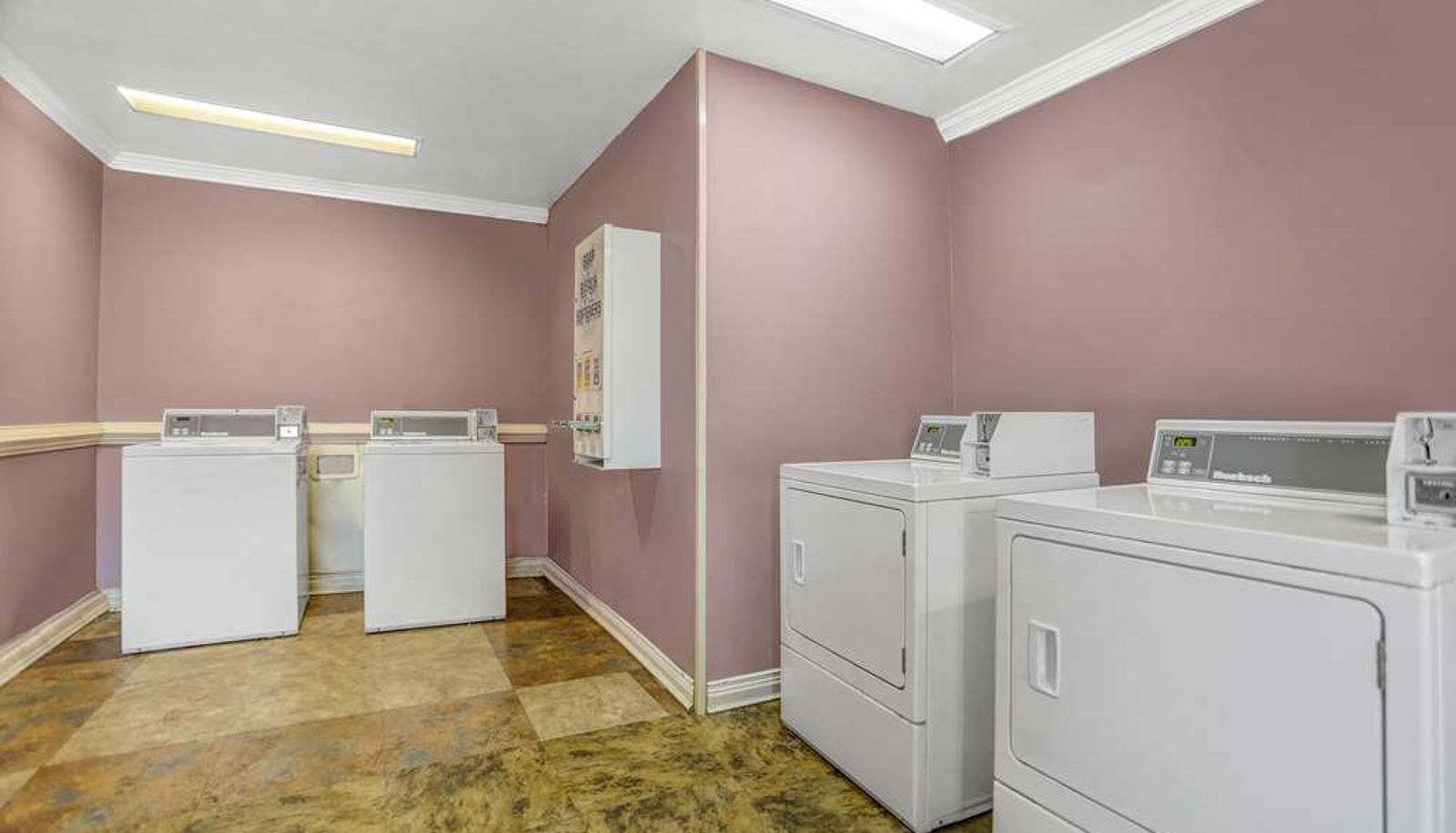 Vista interior - Motel 6 Raleigh North