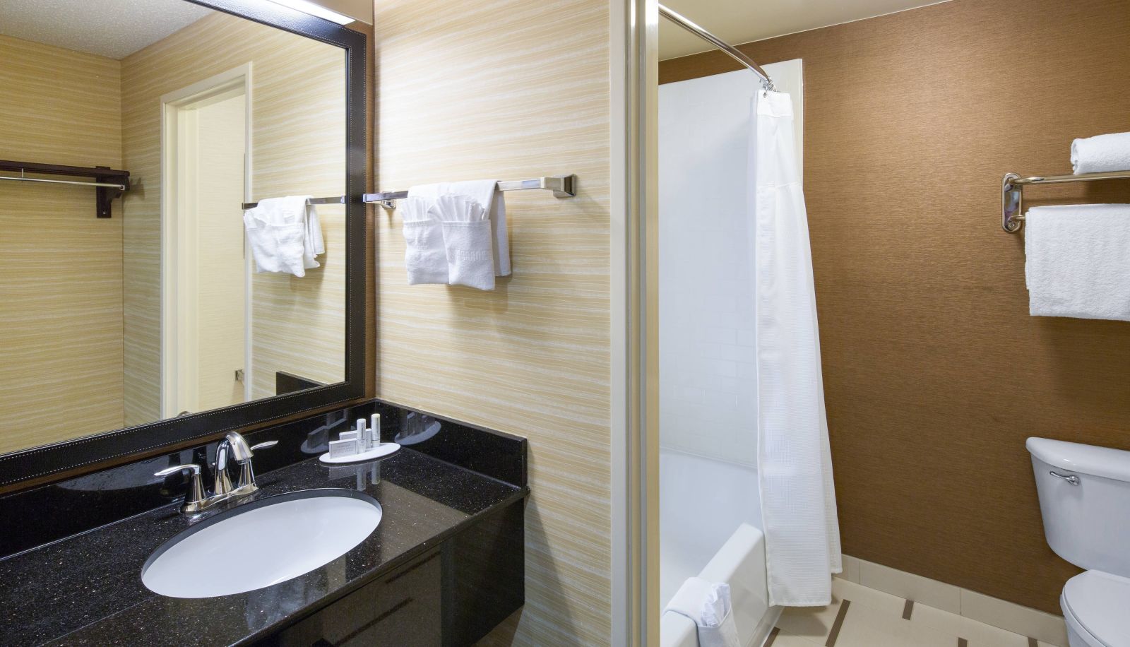 Room - Fairfield Inn and Suites by Marriott San Antonio Airport-North Star Mall