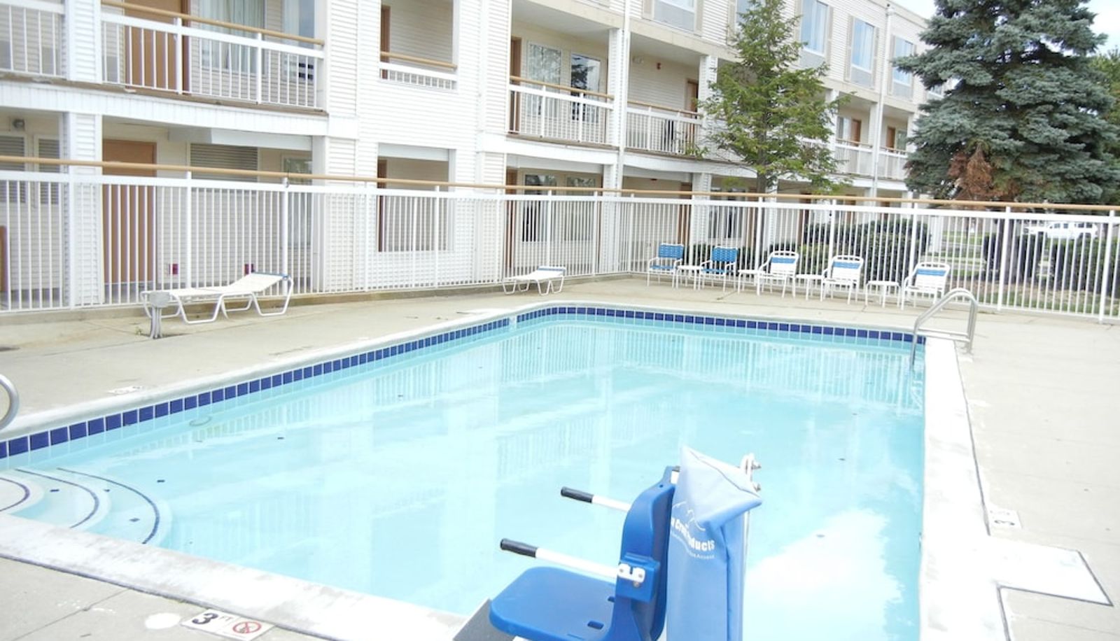 Pool - Quality Inn Holland - Toledo