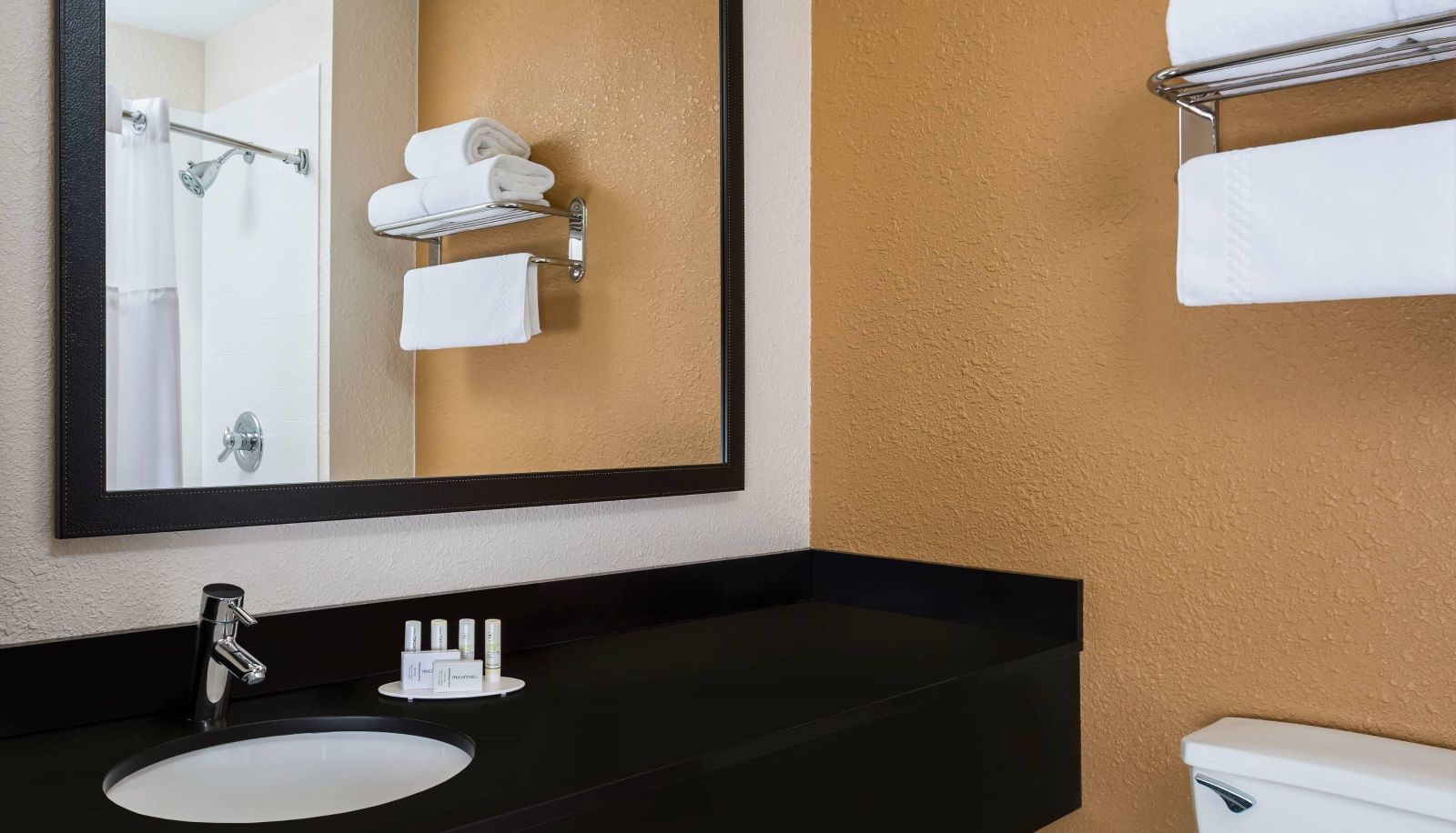 Room - Fairfield Inn and Suites by Marriott Valparaiso