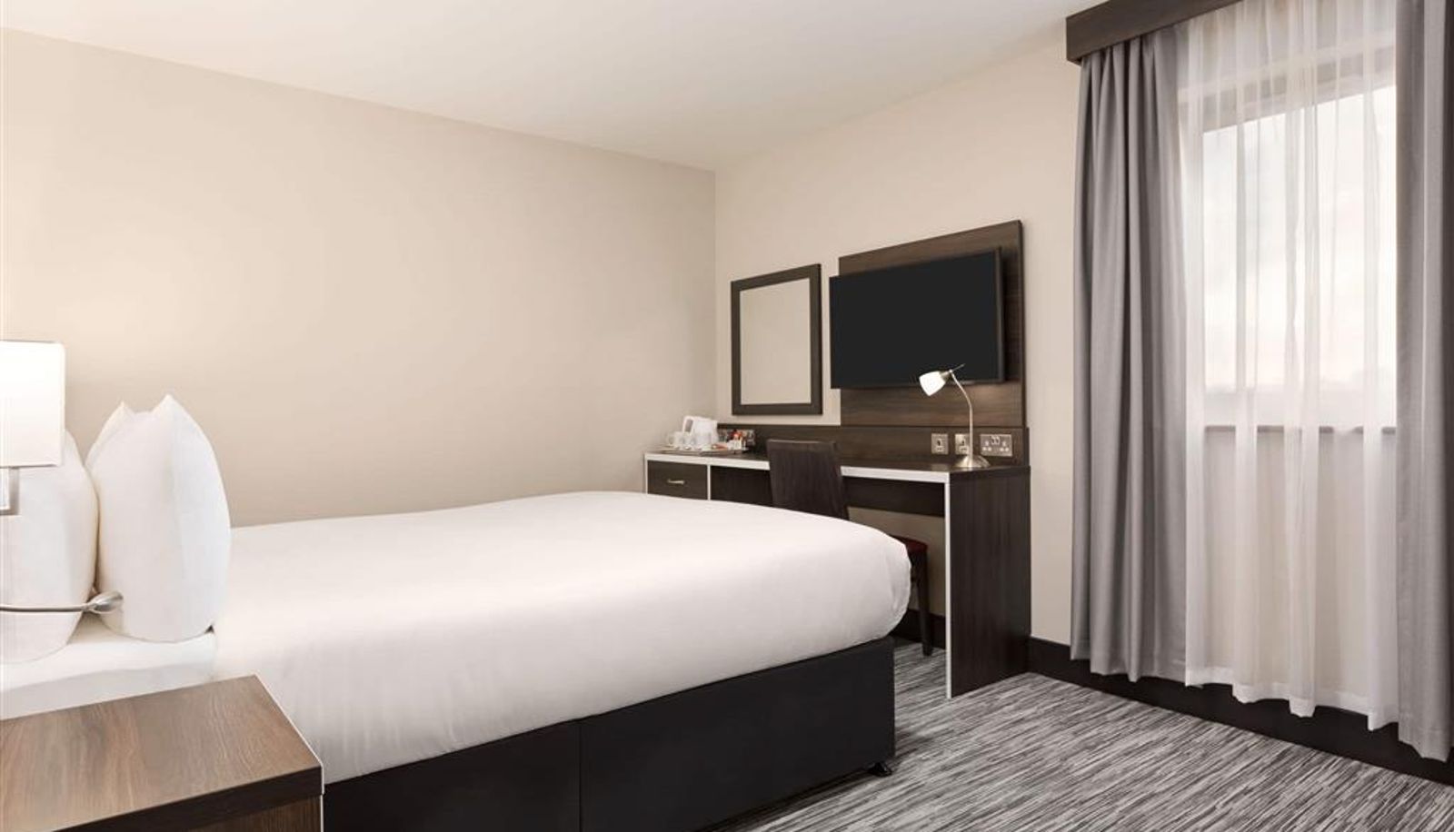 Room - Ramada by Wyndham Cobham