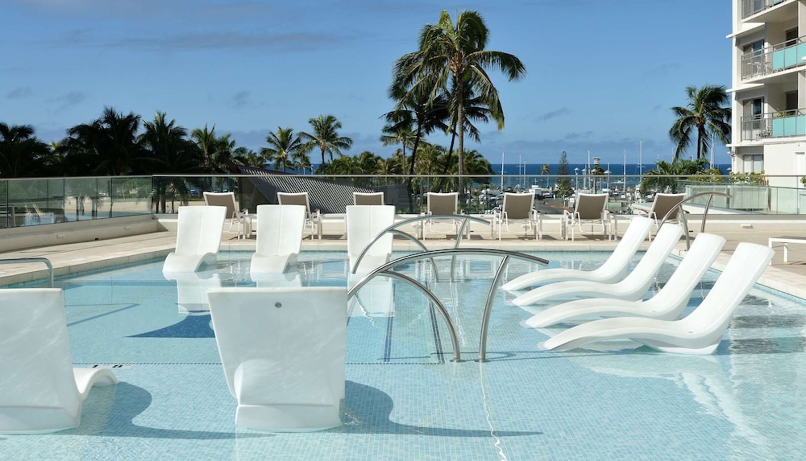 Pool - Ilikai Lite