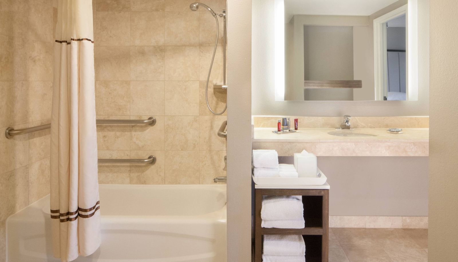 Zimmer - Dallas Marriott Suites Medical Market Center