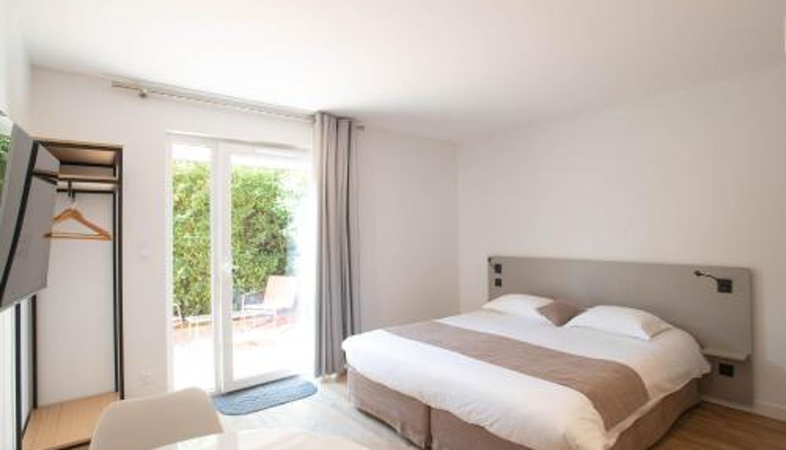 Standardzimmer - LOGIS LES CEPAGES / RESTAURANT LE RAISIN