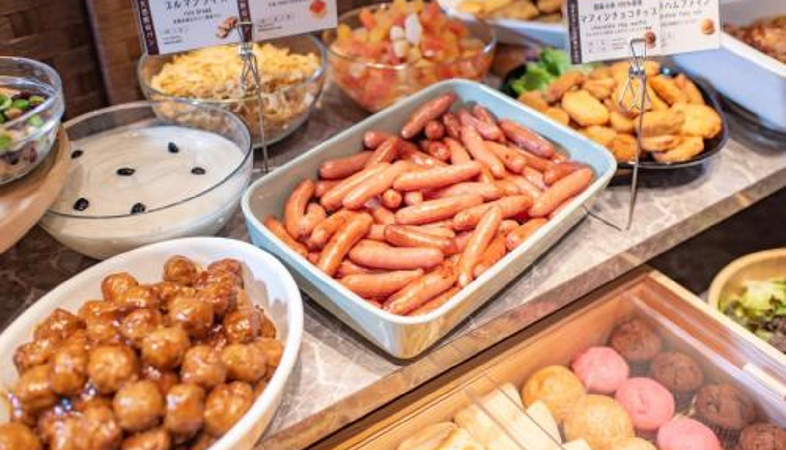 Salle de petit-déjeuner dans le restaurant - HOTEL HILLARYS Shinsaibashi