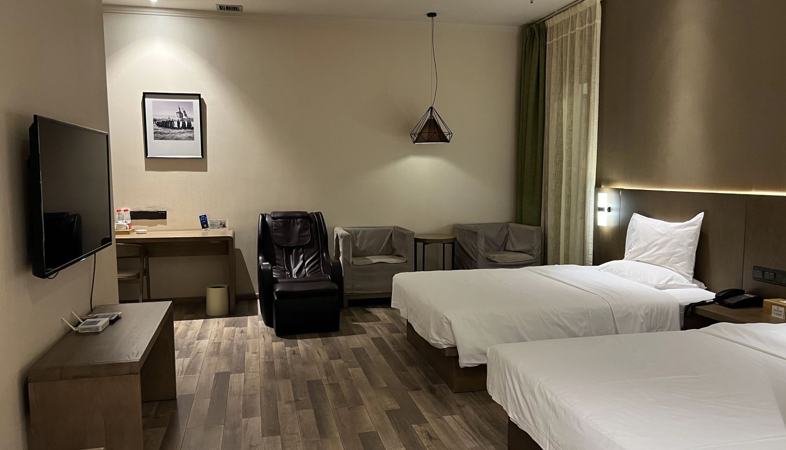 Zimmer - Xingcheng Urumqi Railway Bureau Subway Station Hotel