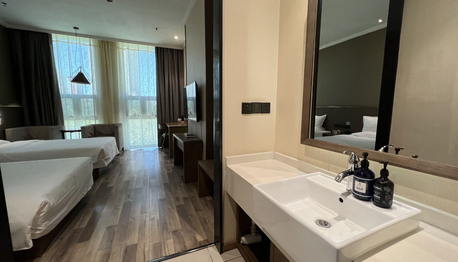 Zimmer - Xingcheng Urumqi Railway Bureau Subway Station Hotel