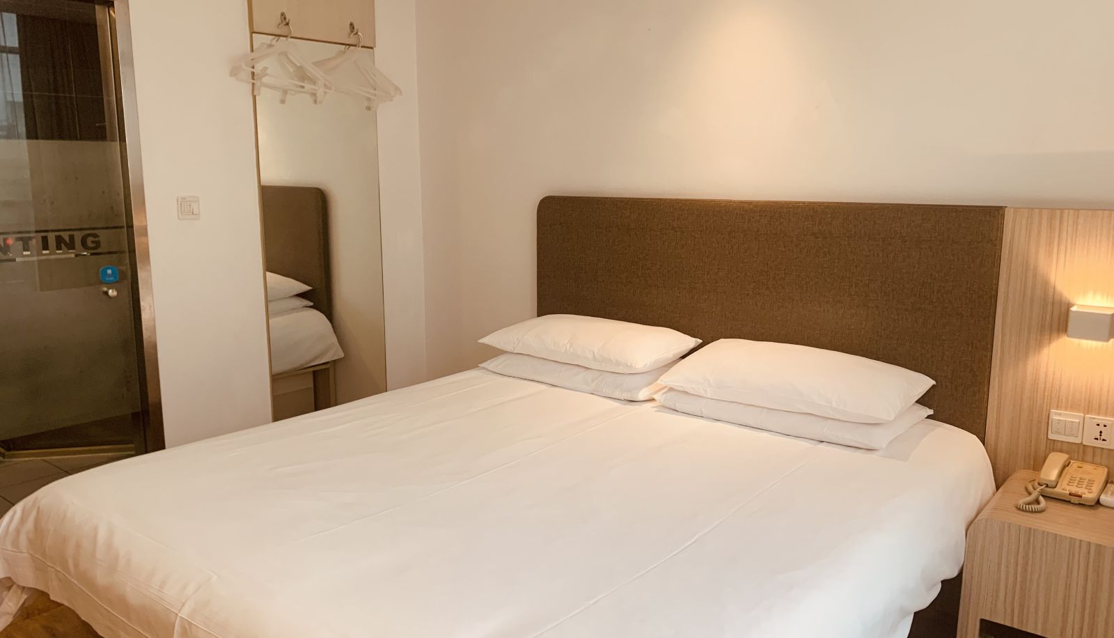 Zimmer - Hanting Yixing middle Renmin Road Pedestrian Street Hotel