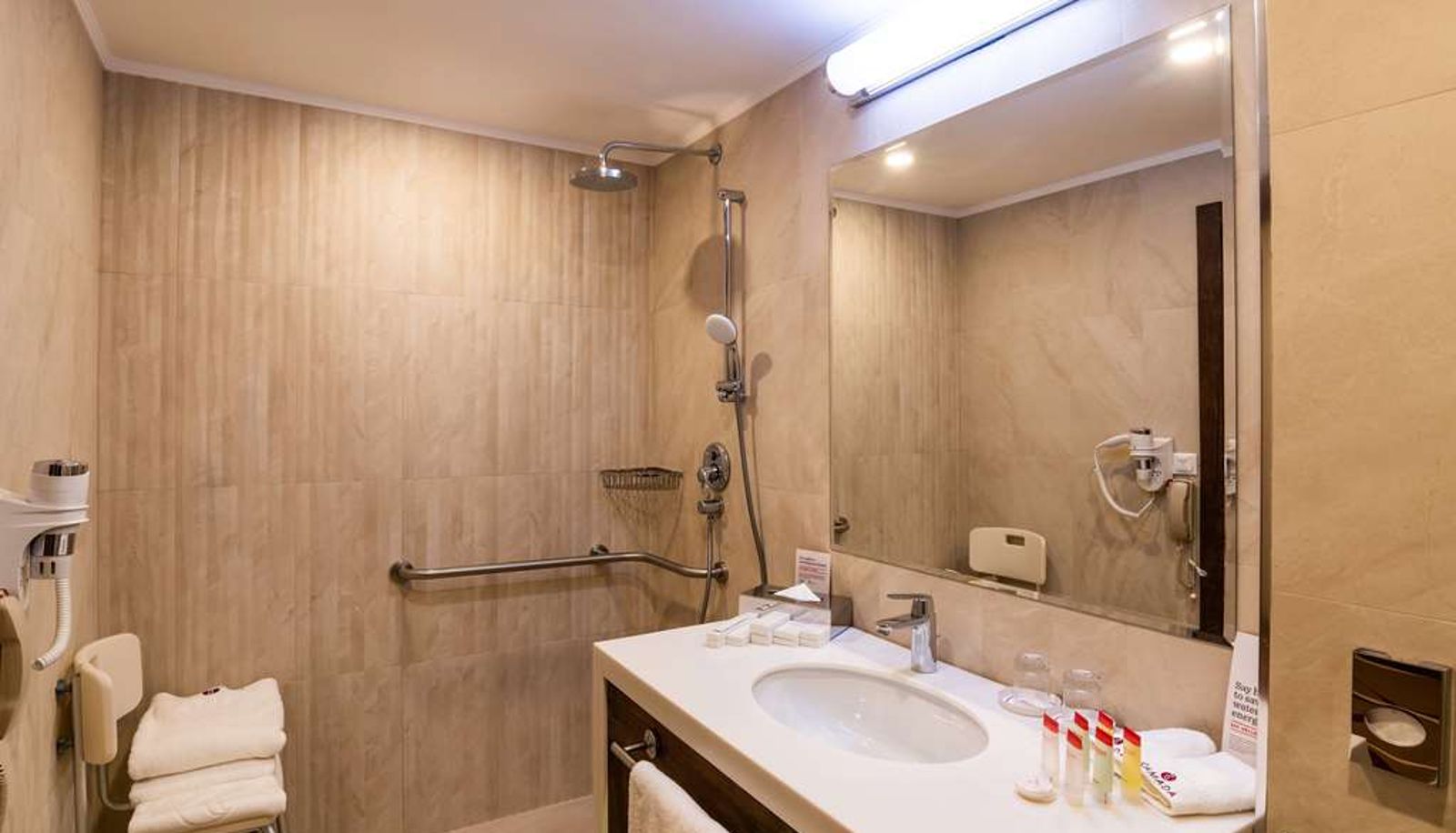 Habitación - Ramada Hotel and Suites by Wyndham Yerevan