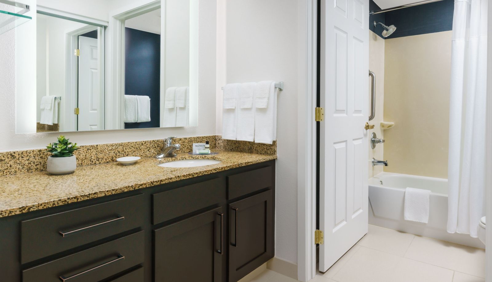 Room - Residence Inn by Marriott Gaithersburg Washingtonian Center