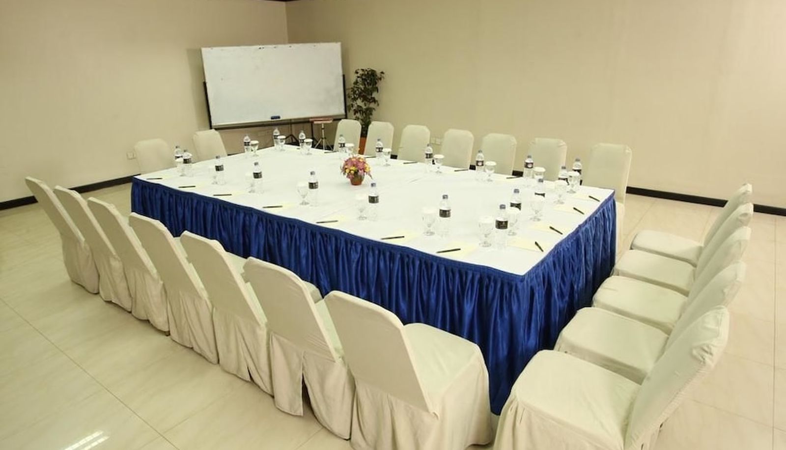 Meeting room - Makassar Golden Hotel