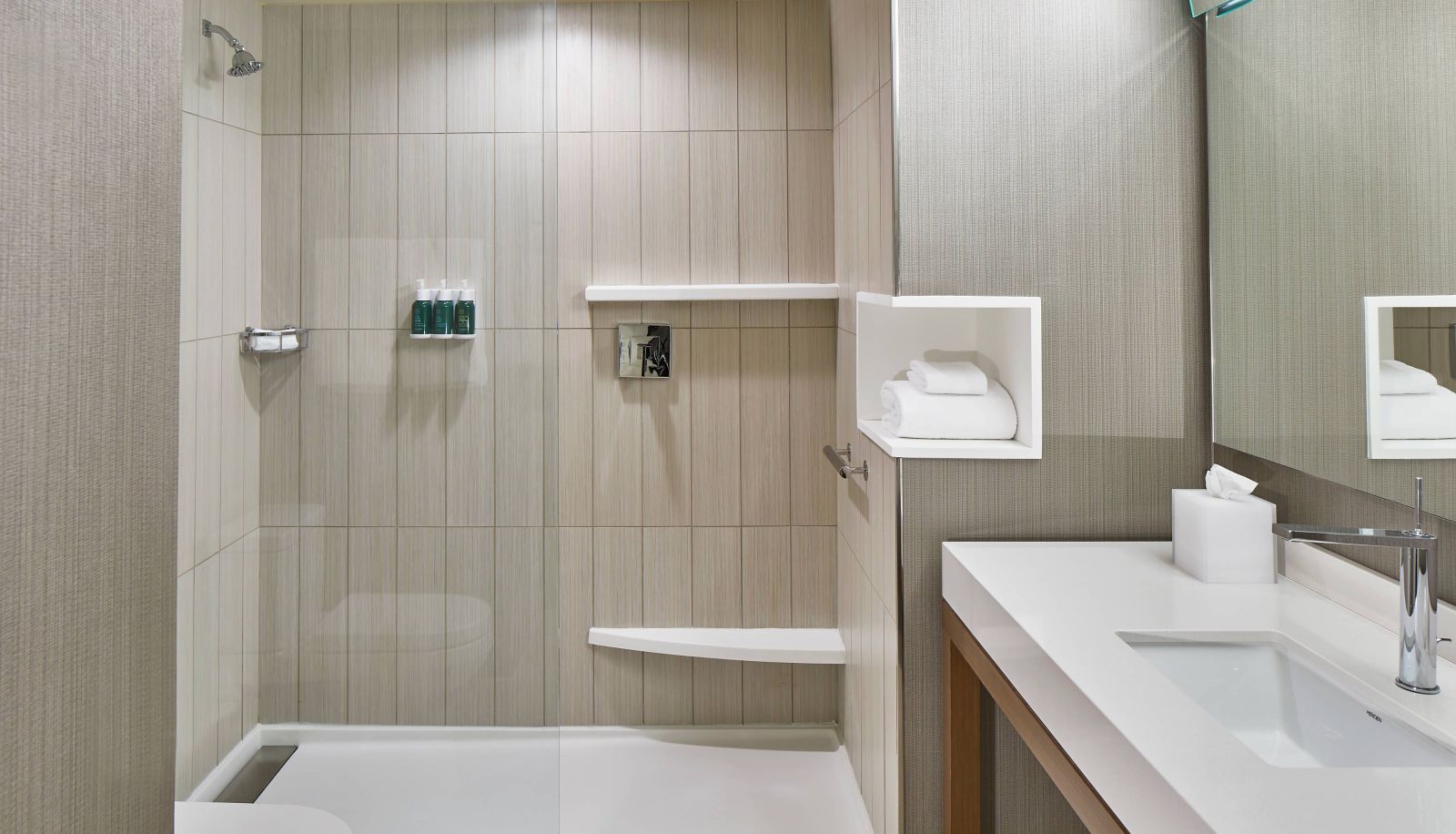 Zimmer - Courtyard by Marriott Baltimore Downtown McHenry Row