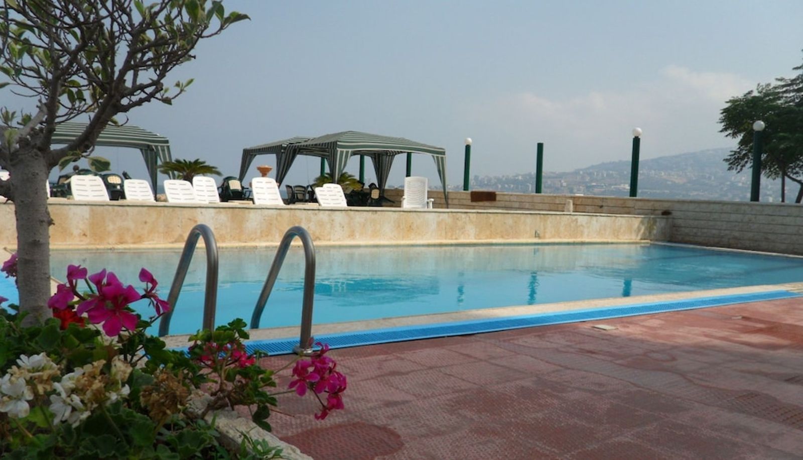 Pool - Holiday Suites Hotel And Beach