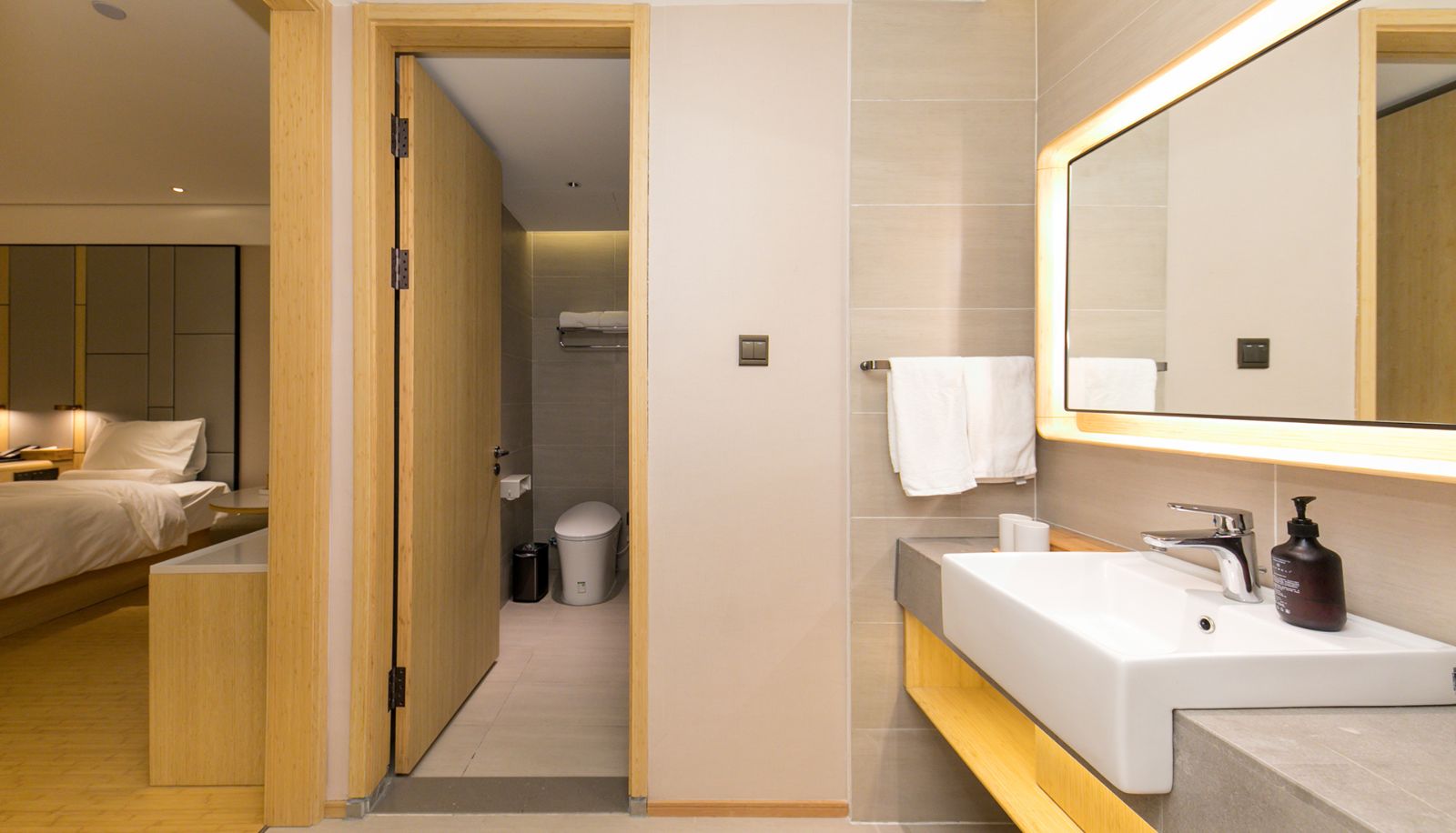 Zimmer - All season Qingdao Zhanqiao Railway Station East Plaza Hotel