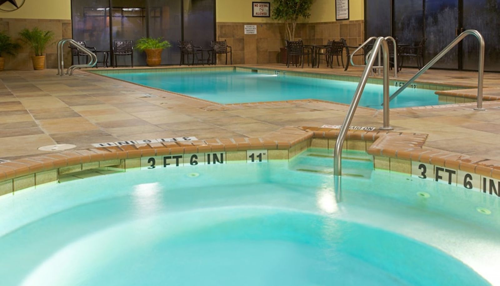 Pool - Holiday Inn & Suites BEAUMONT-PLAZA (I-10 & WALDEN) by IHG