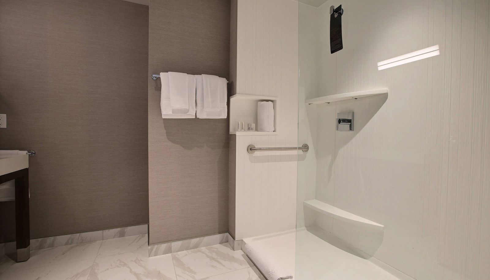 Camera - Courtyard by Marriott Montreal Brossard