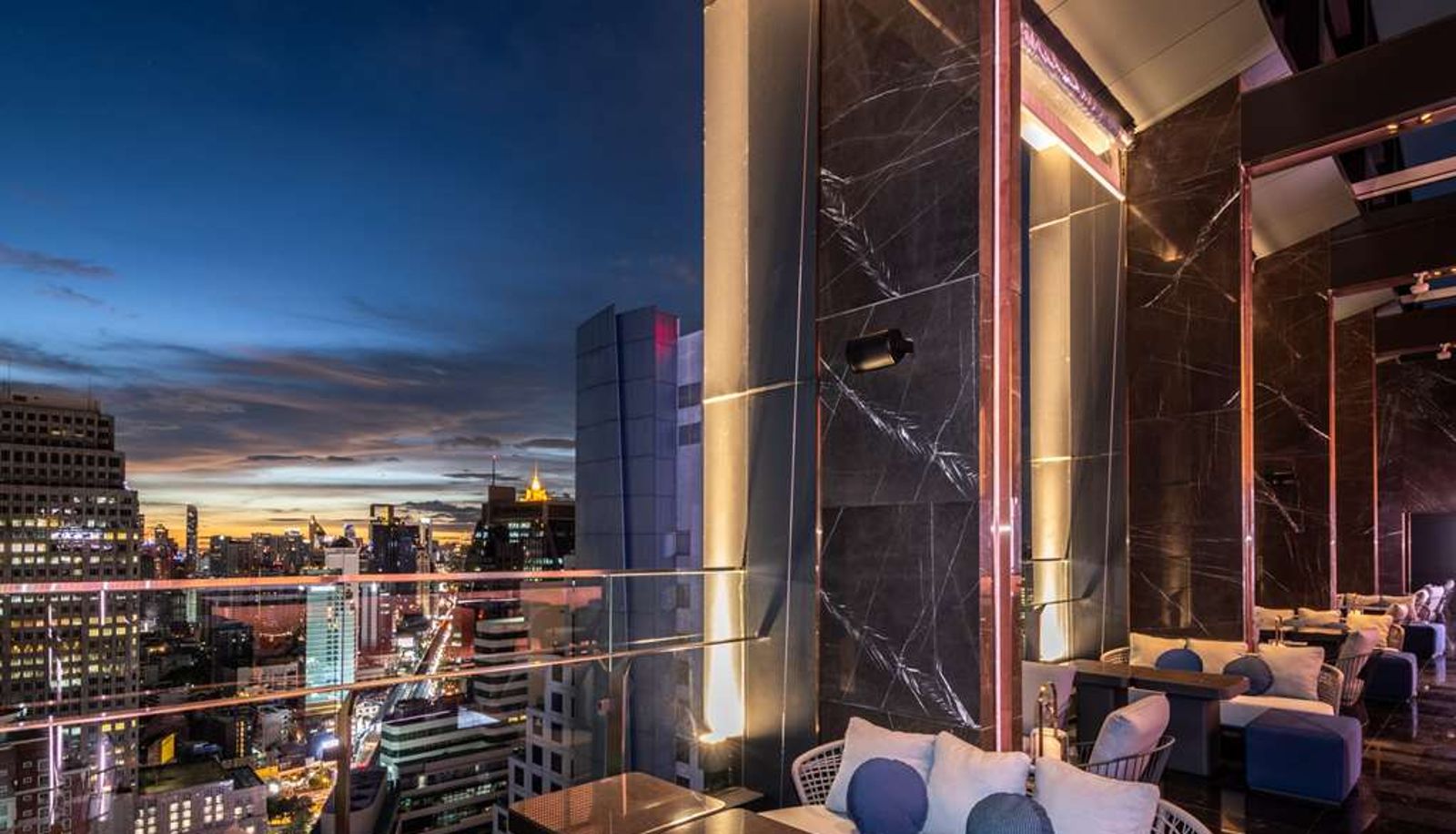 Bar - Carlton Hotel Bangkok Sukhumvit