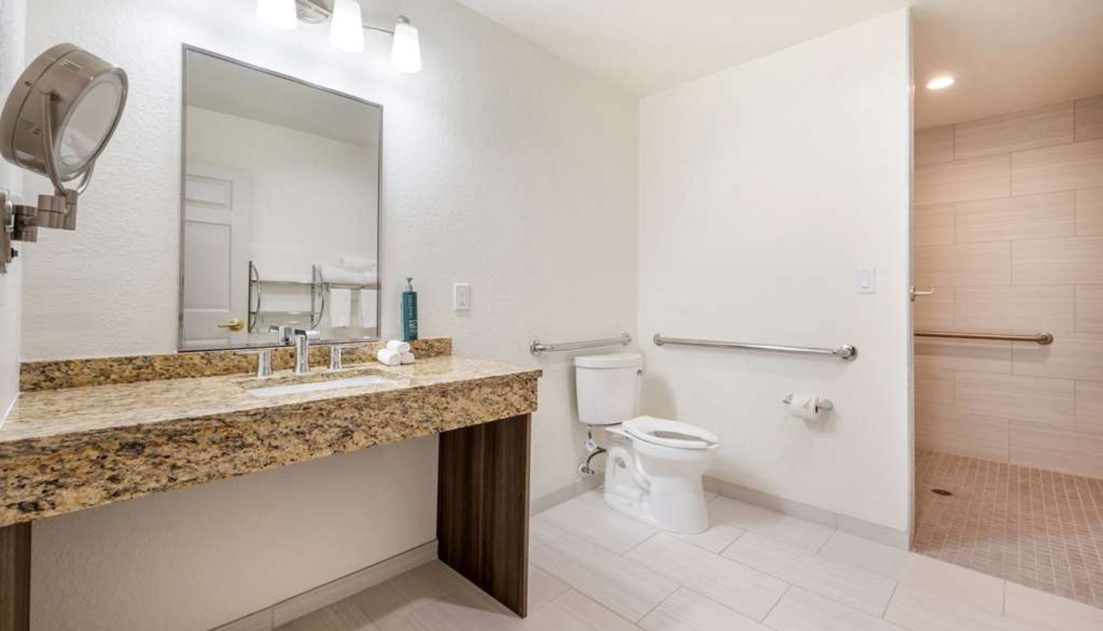 Zimmer - Hilton Vacation Club Varsity Club South Bend IN
