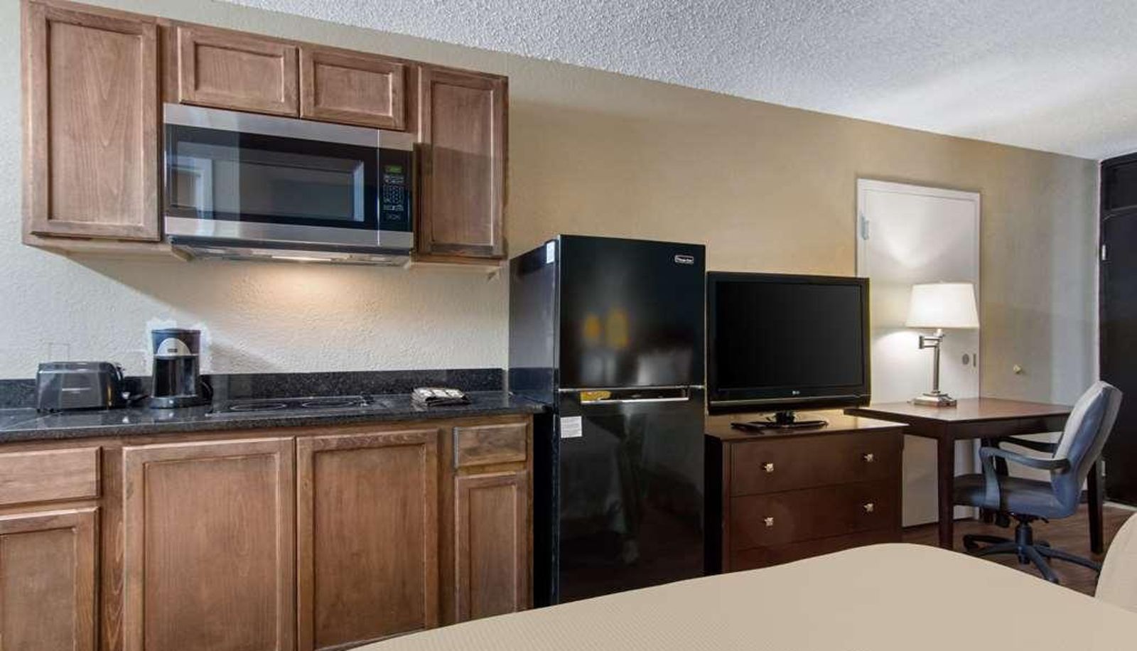 Quadruple room - Suburban Studios Macon
