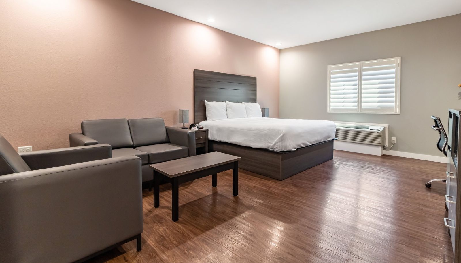 Room - Scottish Inns and Suites Houston Kuykendahl Rd