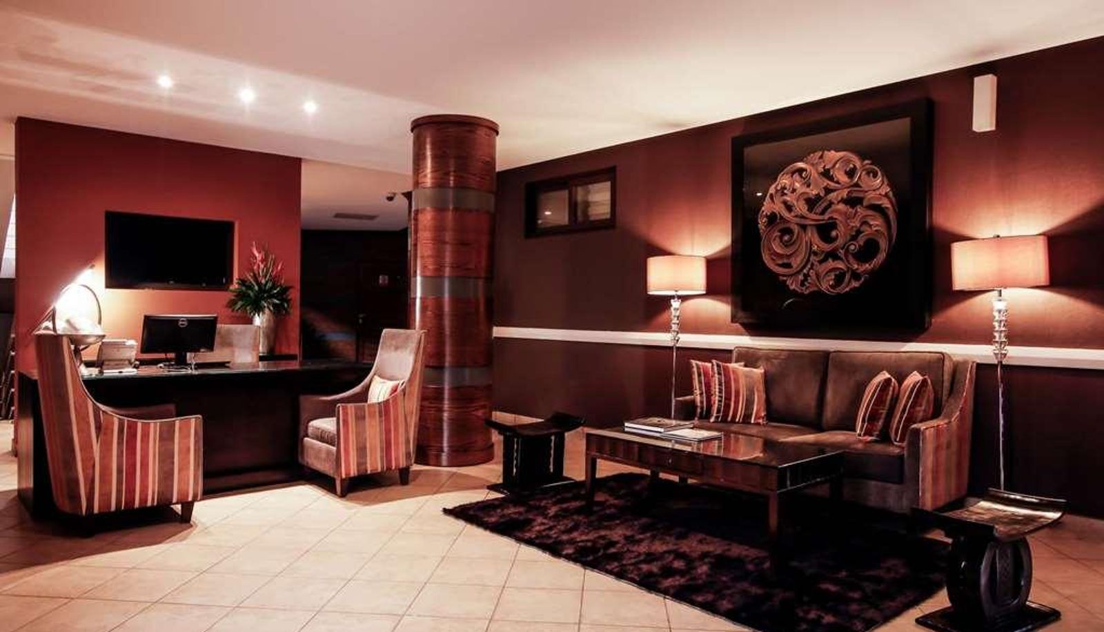 Hall - Oak Plaza Suites