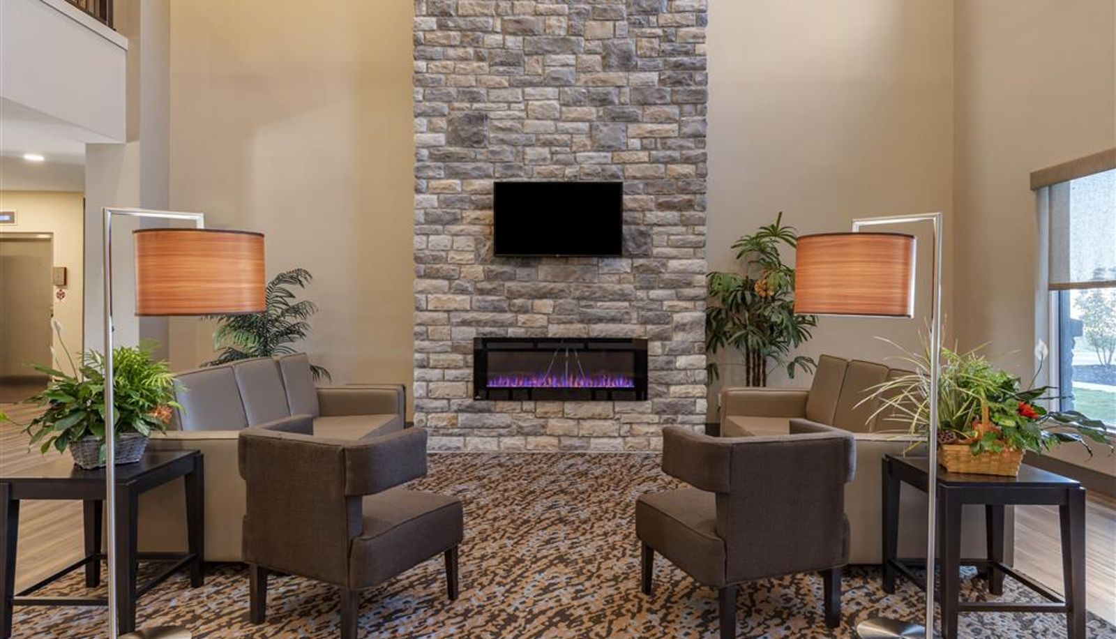 Hall - MainStay Suites Newberry - Crane