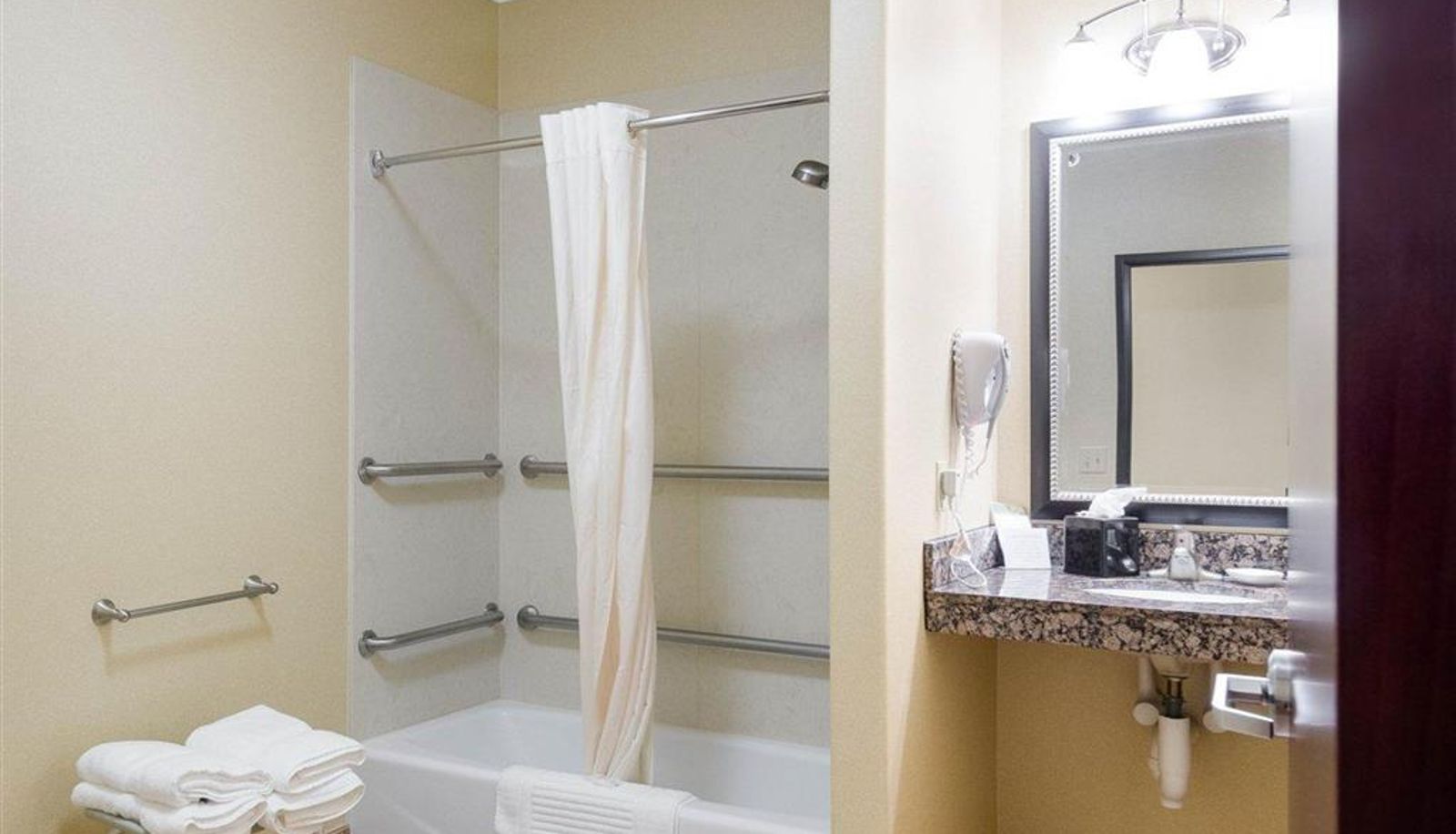 Habitación - Comfort Suites Topeka Northwest