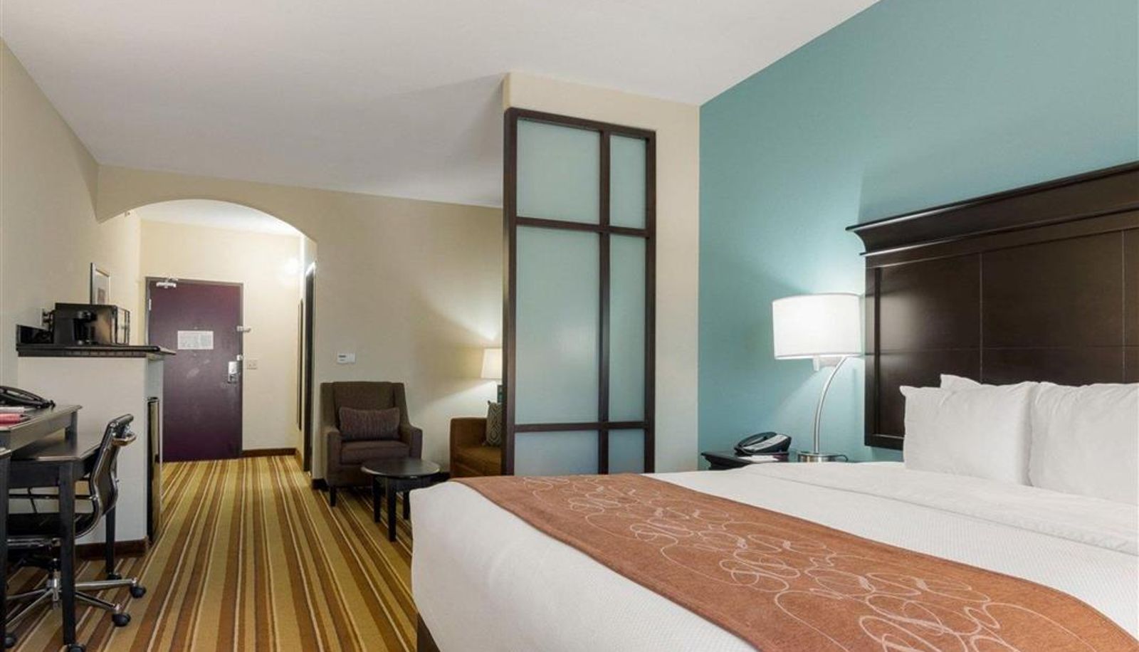 Zimmer - Comfort Suites Topeka Northwest
