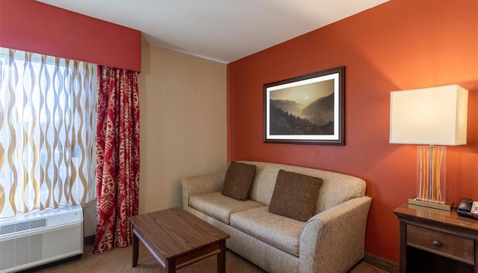 Camera - La Quinta Inn & Suites by Wyndham Pigeon Forge