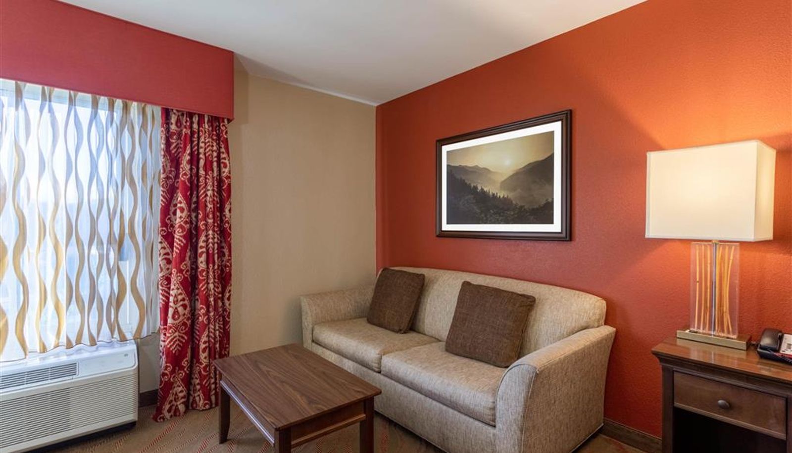 Camera - La Quinta Inn & Suites by Wyndham Pigeon Forge