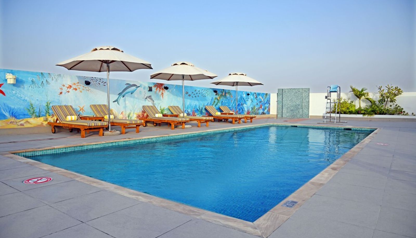 Pool - Lemon Tree Hotel Dubai