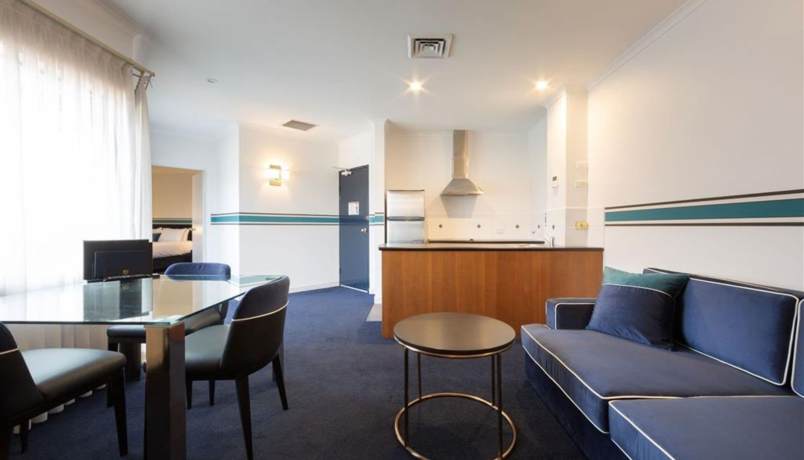 Zimmer - Ramada by Wyndham Diplomat Canberra