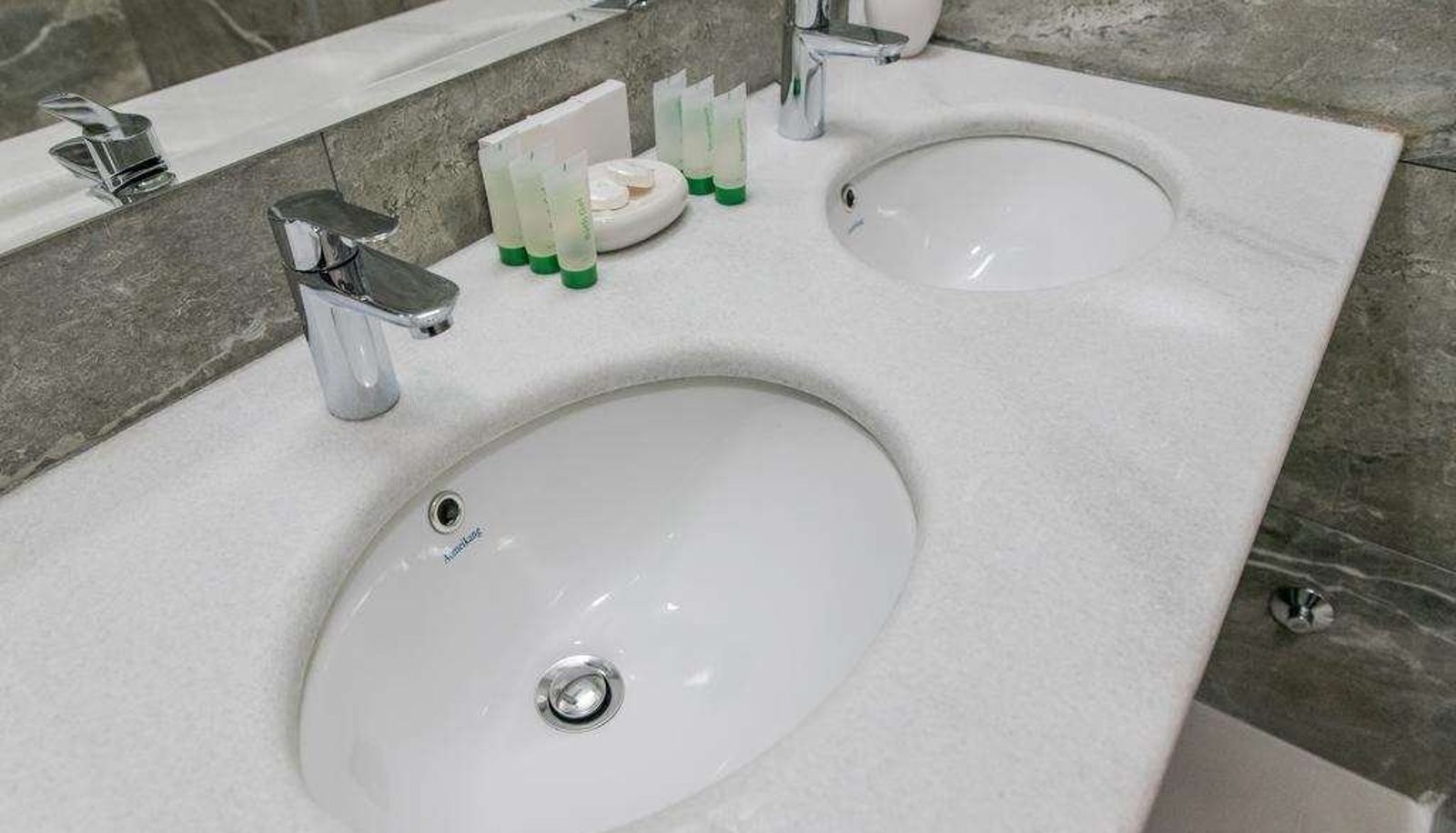 Zimmer - HOTEL CRNOGORSKA KUCA