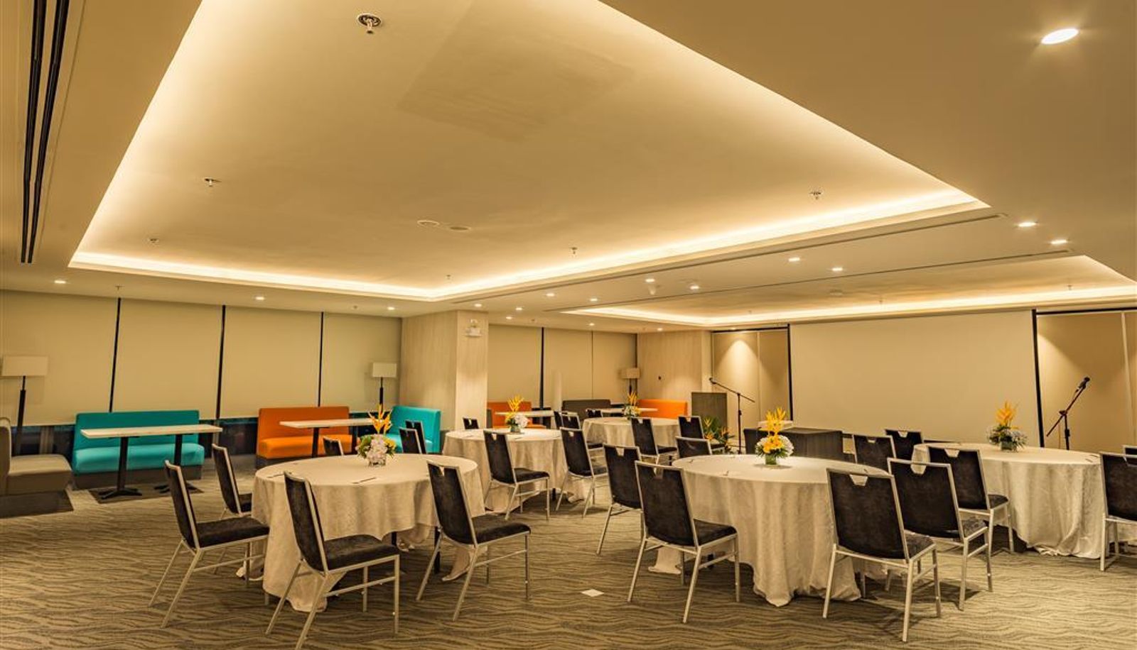 Centro de negocios - SAVOY HOTEL MANILA