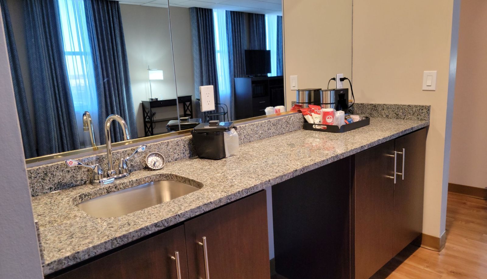 Room - Ariel Broadway Hotel