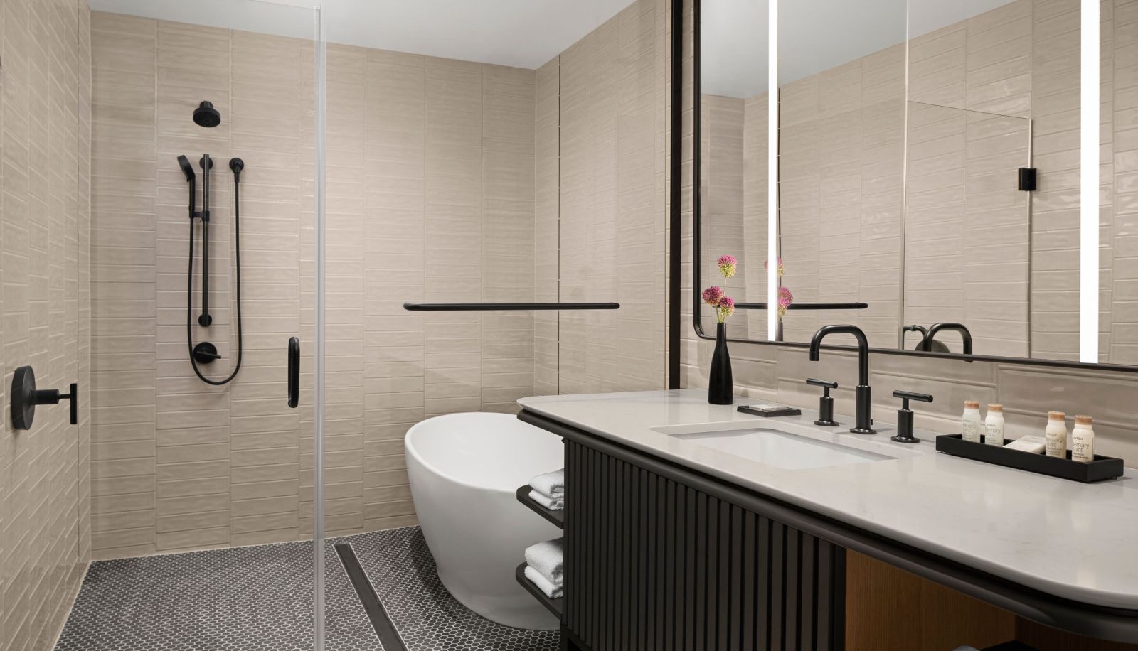 Zimmer - Renaissance Milwaukee West Hotel