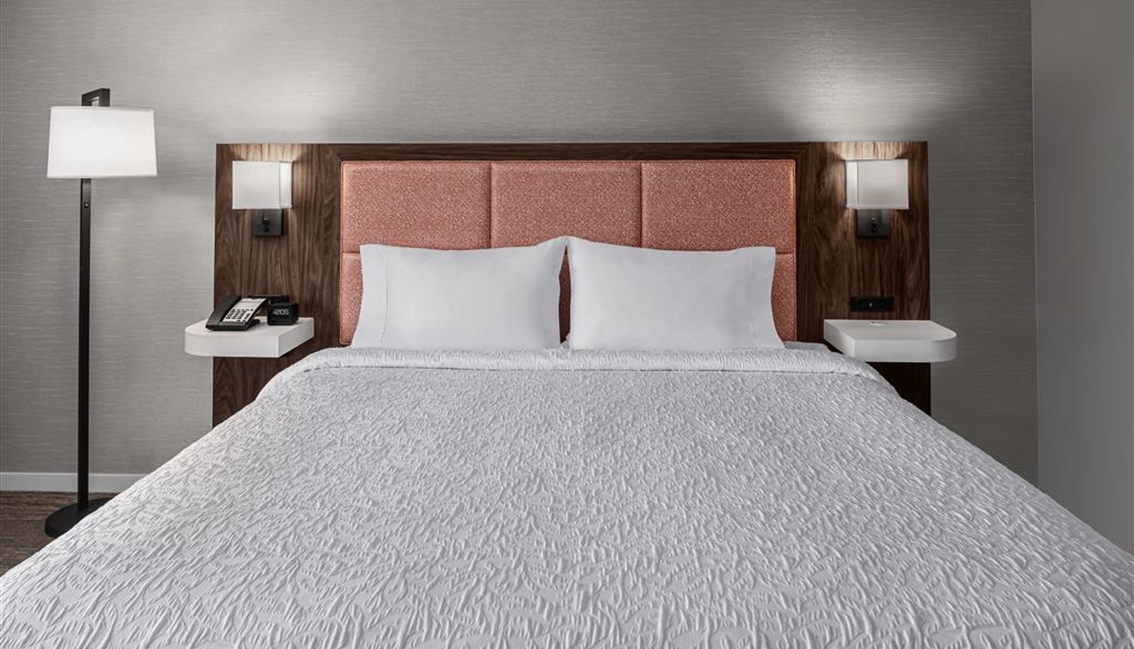 Zimmer - Hampton Inn Boston Woburn