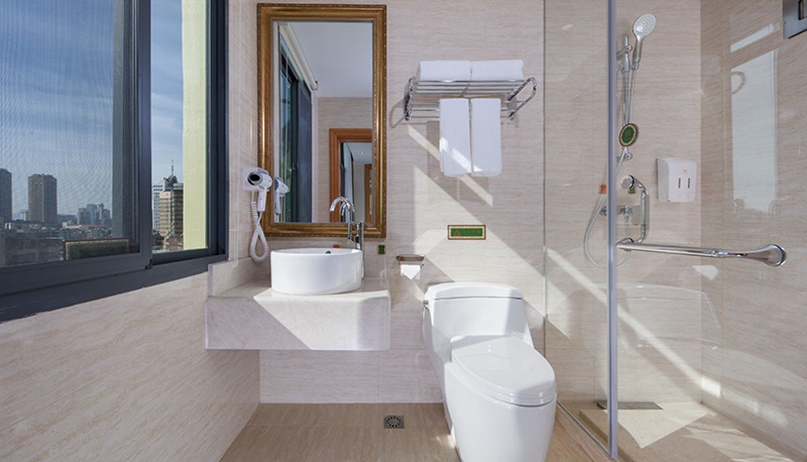 Buitenaanzicht - vienna hotel (Kunming Airport Express East Renmin Road Hotel) East Renmin Road, Kunming Airport Express