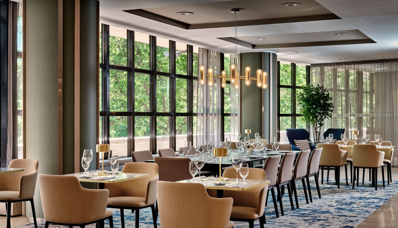 Bar - Crowne Plaza BRATISLAVA by IHG