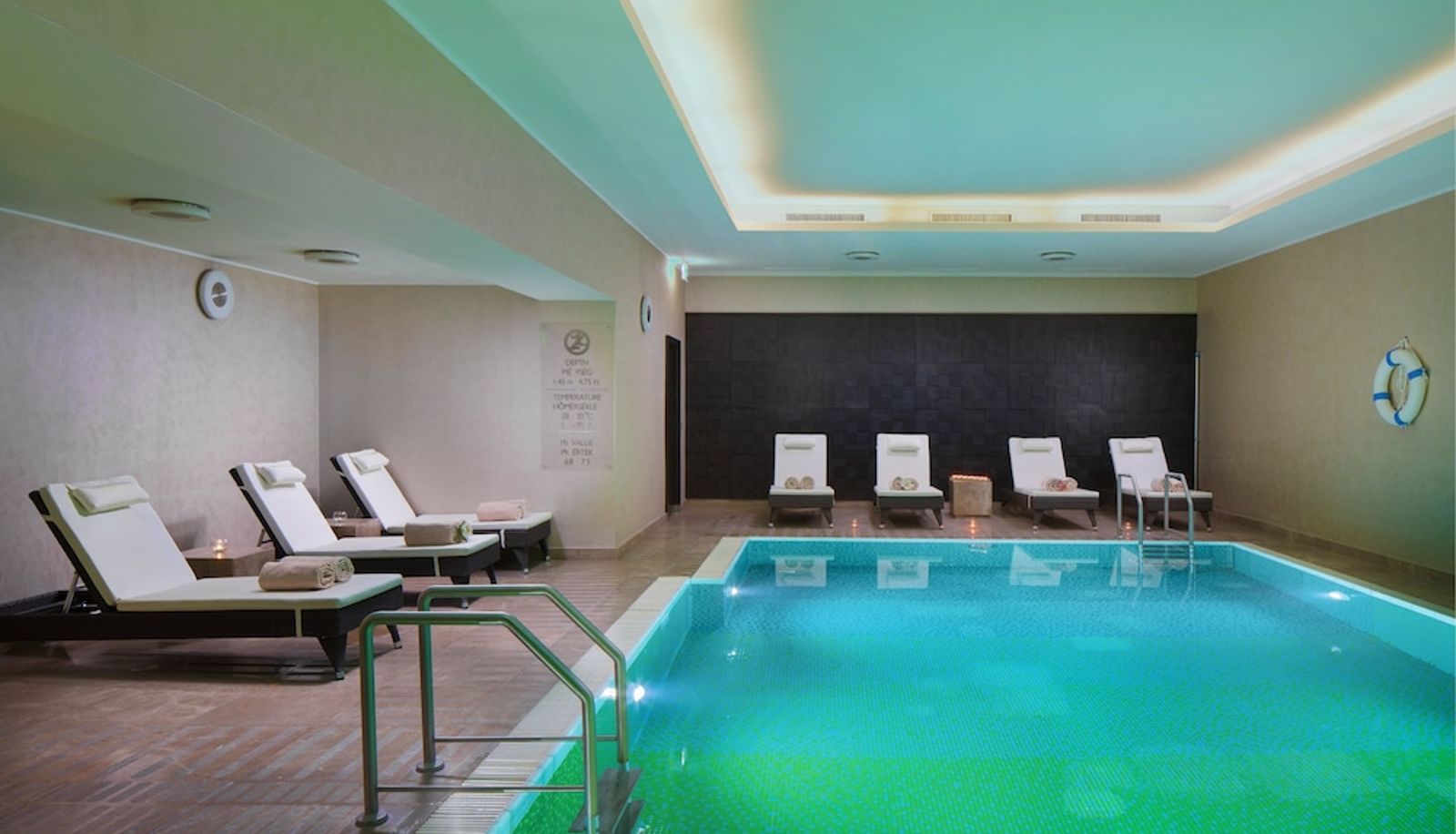 Piscina - InterContinental Hotels BUDAPEST by IHG