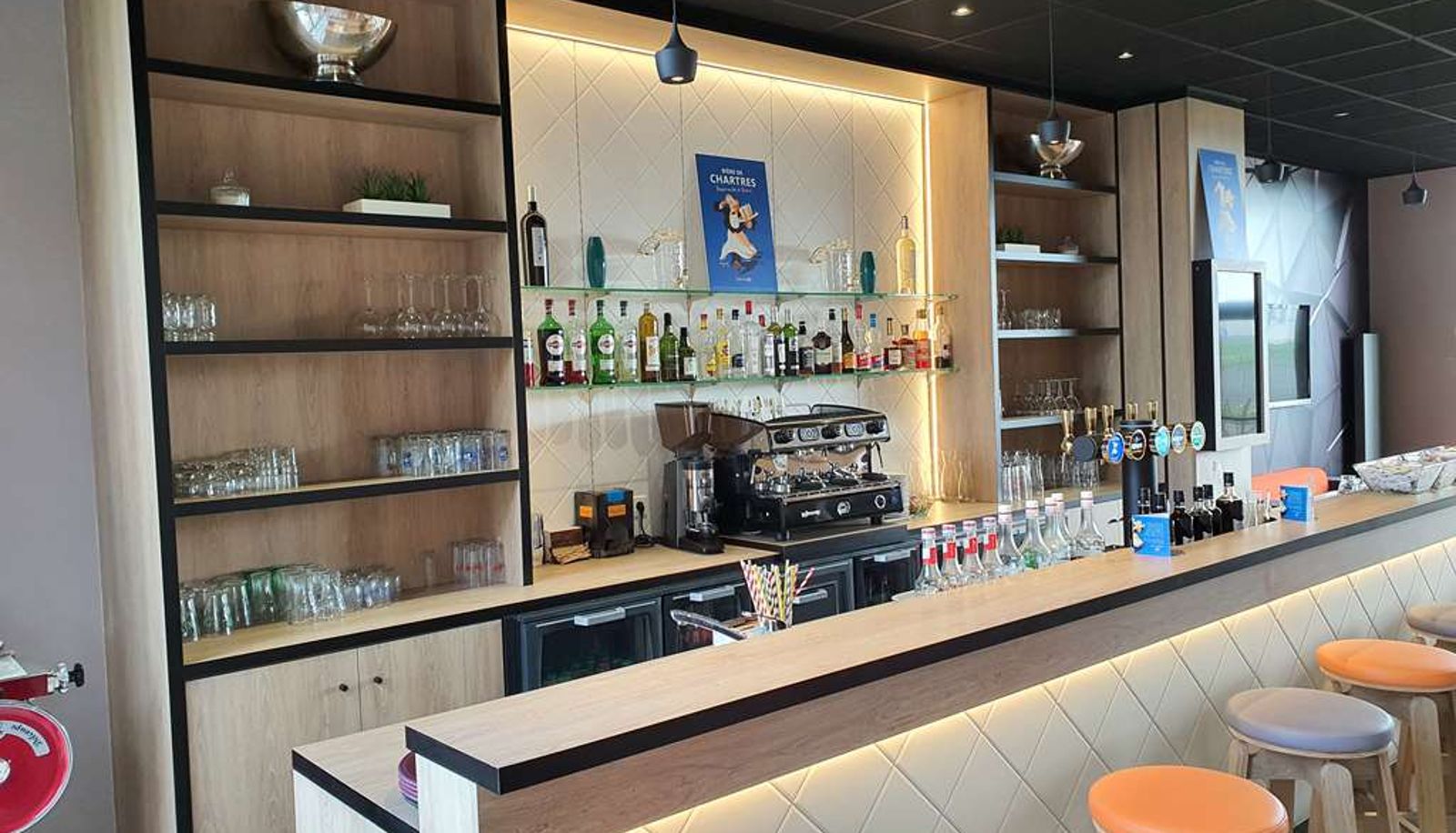 Bar - CAMPANILE CHARTRES
