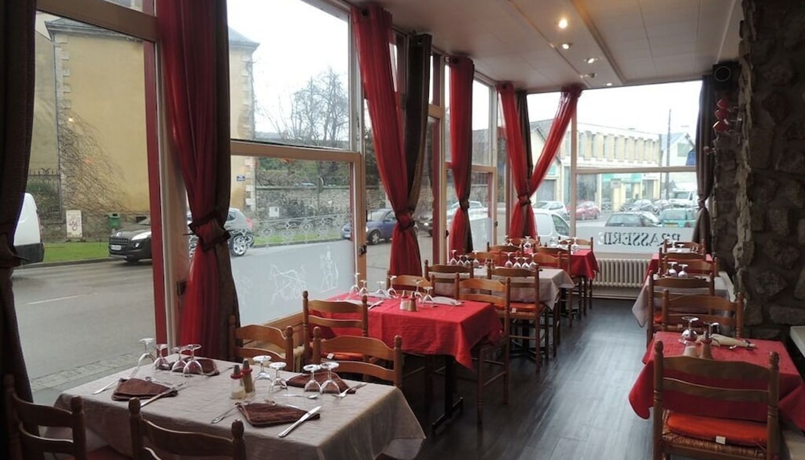 Restauracja - Hôtel Restaurant Le Hussard