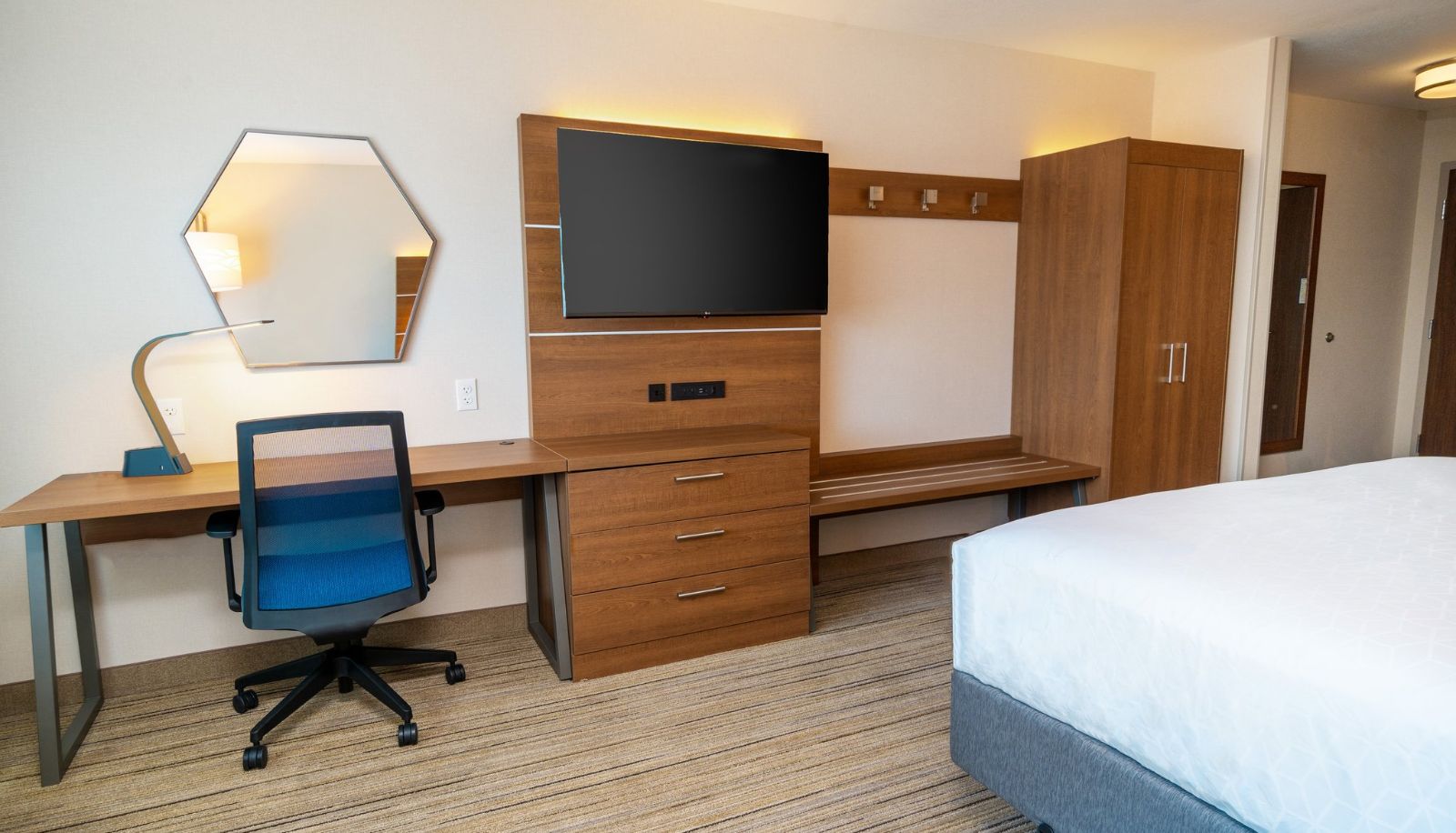 Camera - Holiday Inn Express & Suites LAS VEGAS - E TROPICANA by IHG