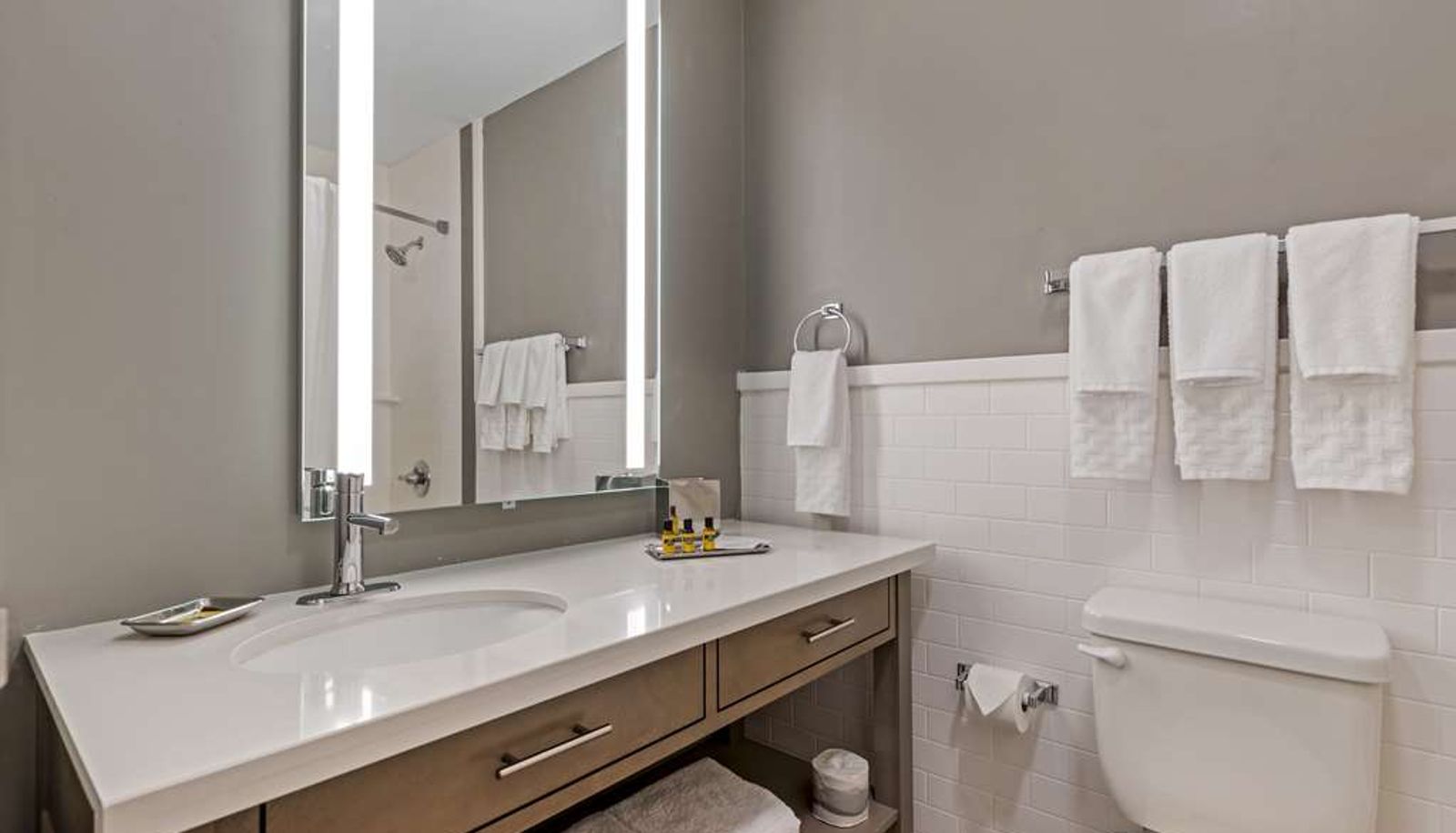 Camera - Best Western Plus Waterloo & Cedar Falls
