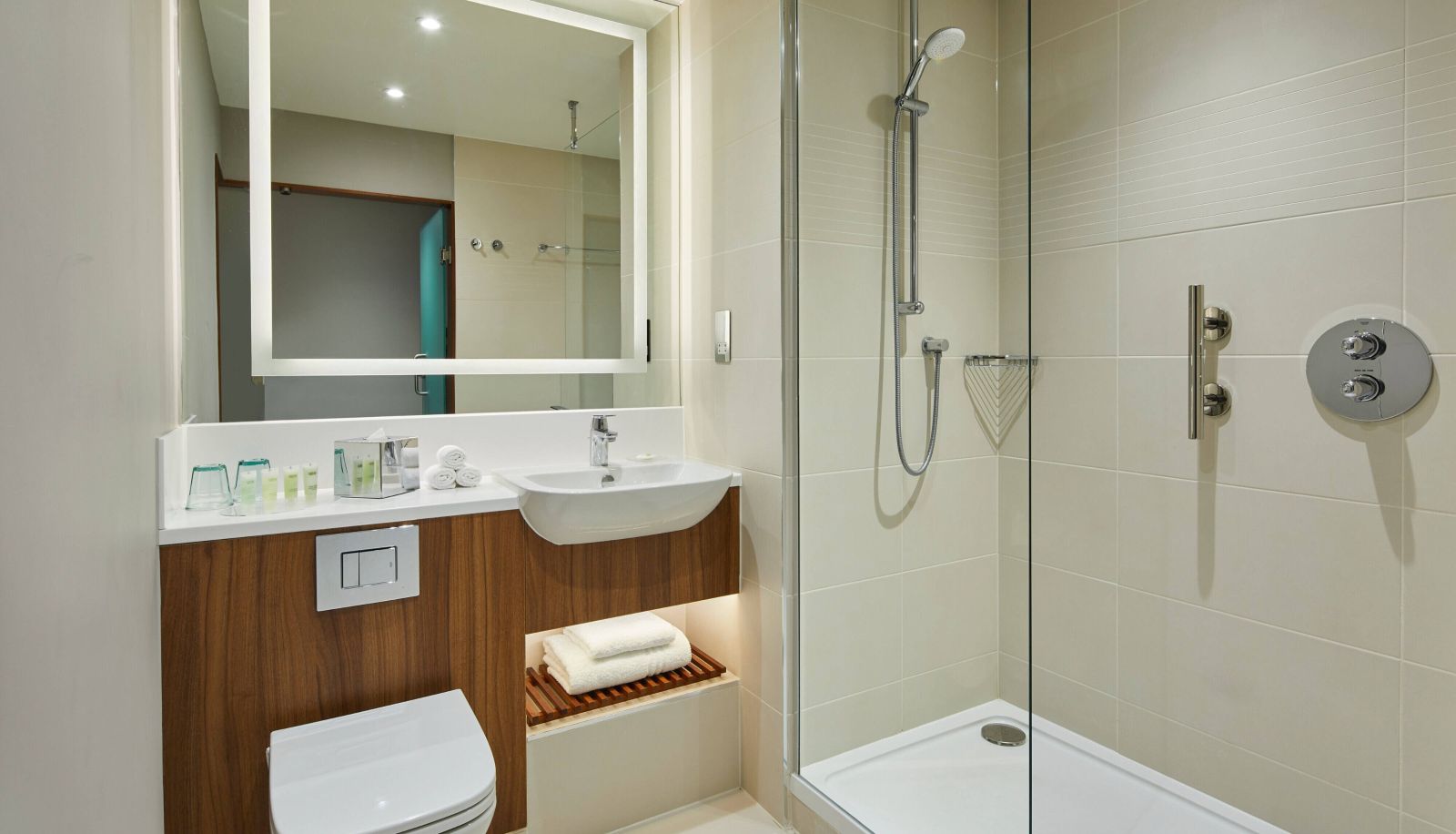 Zimmer - Courtyard by Marriott London Heathrow Airport